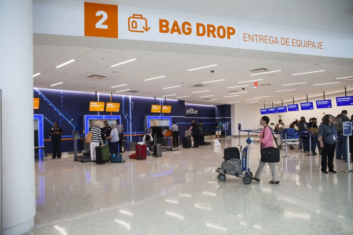 United and JetBlue Implement Significant Checked Baggage Fee Hikes Amidst Soaring Fuel Costs
